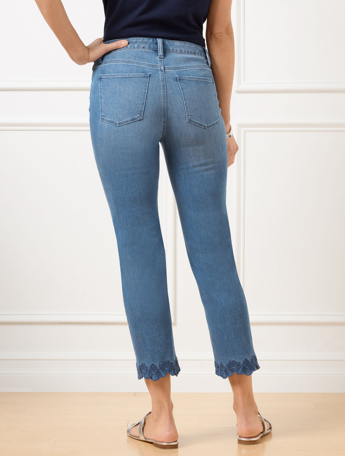 Talbots STRAIGHT CROP SCALLOP HEM JEANS - MARTINA WASH