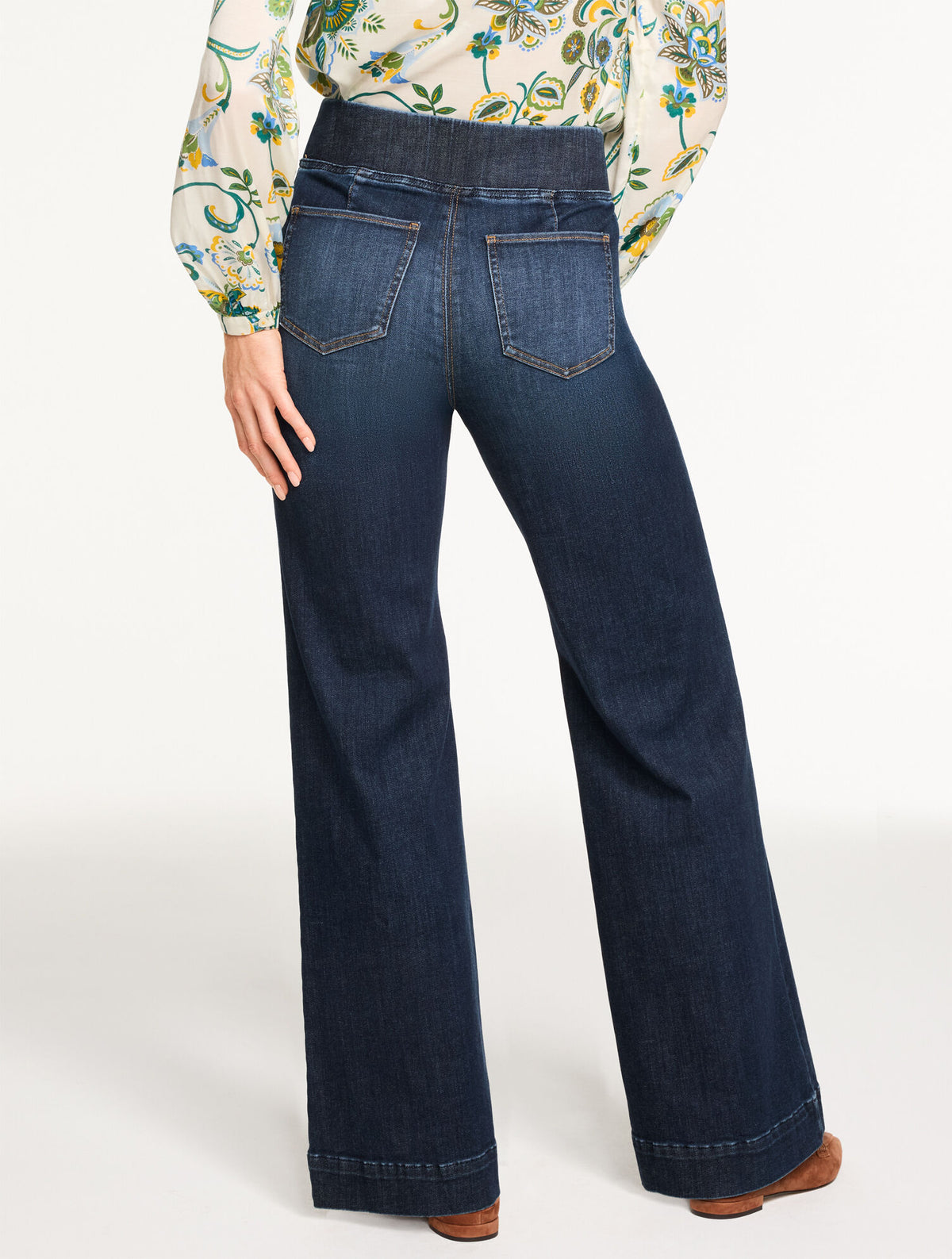 Talbots FLARE LEG PULL-ON TRAVEL JEANS - BEEKMAN WASH